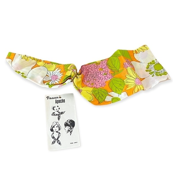 VASSAR APACHE Vintage Scarf Vibrant Floral Print NEW - Picture 1 of 10